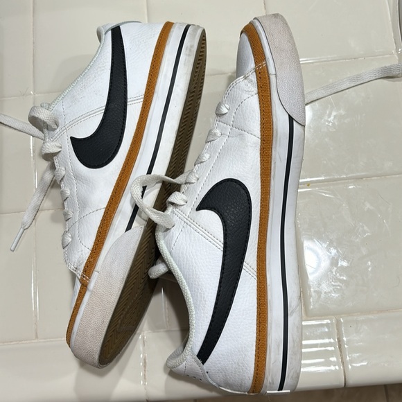 Nike sneakers Mens sz 8 - Picture 4 of 5